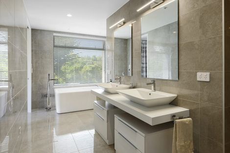 Photo of property in 8a Mandalay Lane, Redcliffs, Christchurch, 8081