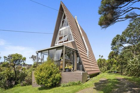 Photo of property in 4 Log Race Road, Piha, New Lynn, 0772