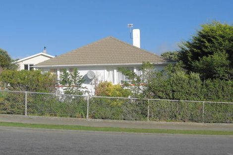 Photo of property in 2 Moult Street, Titahi Bay, Porirua, 5022