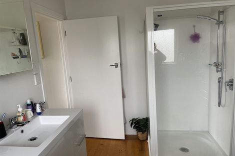 Photo of property in 12 Albert Road, Kelston, Auckland, 0602