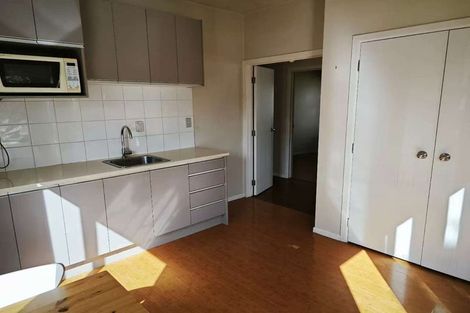 Photo of property in 11 Potter Avenue, Northcote, Auckland, 0627