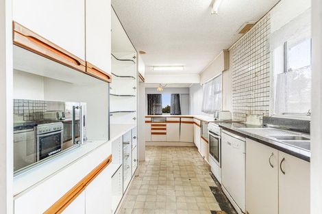 Photo of property in 19 Lydford Place, Glendene, Auckland, 0602