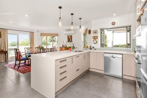 Photo of property in 4 Amner Place, Bluff Hill, Napier, 4110