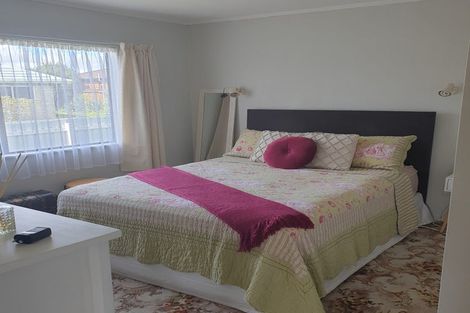 Photo of property in 29b Edgewater Parade, Waiuku, 2123