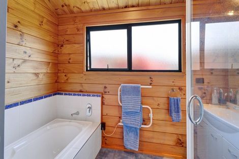 Photo of property in 125 Wairau Road, Oakura, 4314