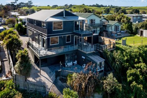 Photo of property in 48 Kawei Road, Ohawe, Hawera, 4671