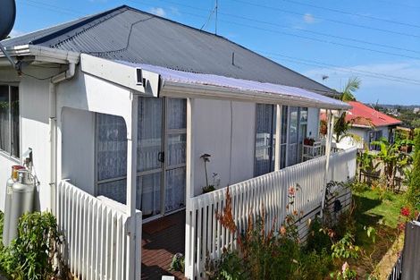 Photo of property in 2/24a Waimumu Road, Massey, Auckland, 0614