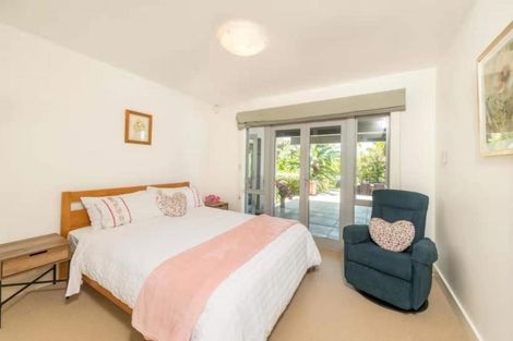 Photo of property in 12 Taumata Road, Castor Bay, Auckland, 0620