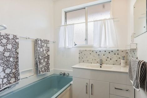 Photo of property in 2/32 Lake Terrace Road, Burwood, Christchurch, 8083