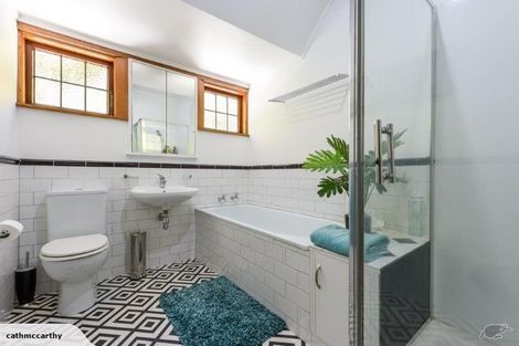 Photo of property in 17 Saint Michaels Crescent, Kelburn, Wellington, 6012