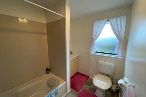 Photo of property in 124 Roberts Line, Kelvin Grove, Palmerston North, 4414
