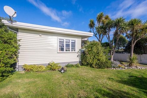 Photo of property in 35 Kiharoa Street, Otaki Beach, Otaki, 5512