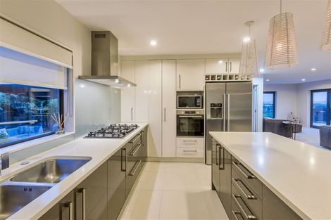 Photo of property in 137 Luckens Road, West Harbour, Auckland, 0618