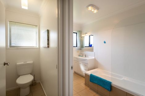 Photo of property in 2 Meadowpark Drive, Dargaville, 0310