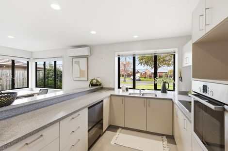 Photo of property in 12 Hatfield Place, Avonhead, Christchurch, 8042