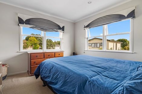 Photo of property in 10 Awaroa Road, Sunnyvale, Auckland, 0612