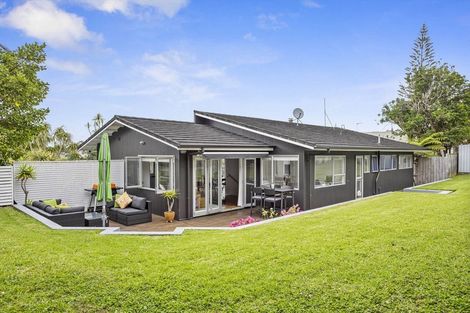 Photo of property in 26 Coromandel Crescent, Mairangi Bay, Auckland, 0630