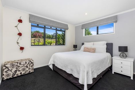 Photo of property in 100 Kauri Crescent, Waimauku, Kumeu, 0891