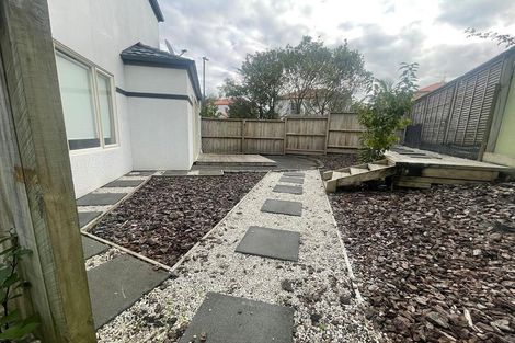 Photo of property in 3 Dainton Place, New Lynn, Auckland, 0600