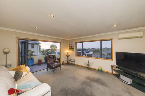 Photo of property in 56 Ruapehu Drive, Fitzherbert, Palmerston North, 4410