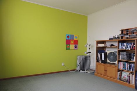 Photo of property in 18 Lavelle Road, Henderson, Auckland, 0612