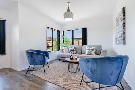 Photo of property in 22 Whitford Place, Rototuna North, Hamilton, 3210