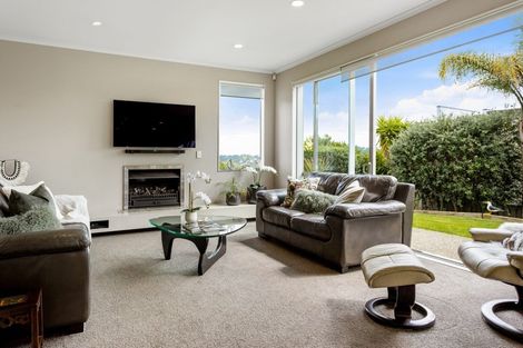 Photo of property in 13 Rangi Avenue, Schnapper Rock, Auckland, 0632