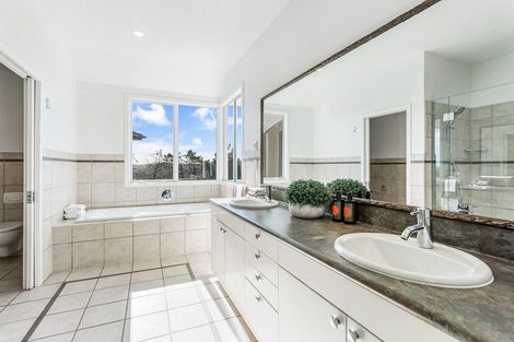 Photo of property in 189 Vaughans Road, Okura, Albany, 0792