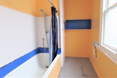 Photo of property in 180-182 Ohiro Road, Brooklyn, Wellington, 6021