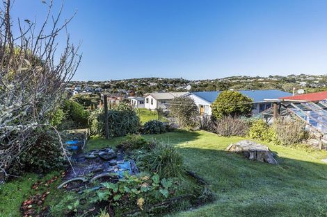 Photo of property in 16 Stewart Drive, Newlands, Wellington, 6037