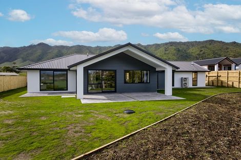 Photo of property in 6 Pihoihoi Close, Waikanae, 5036