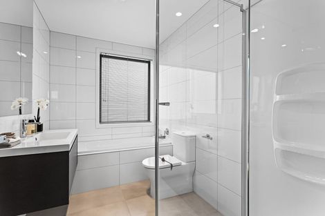 Photo of property in 1 Park Green Avenue, Rosehill, Papakura, 2113