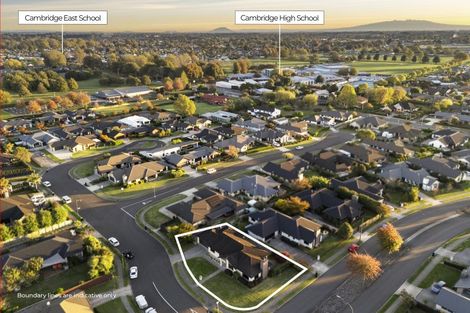 Photo of property in 2 Kowhai Drive, Cambridge, 3434