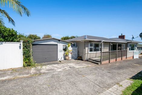 Photo of property in 1/52 Sunnynook Road, Sunnynook, Auckland, 0620