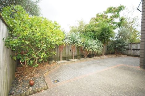 Photo of property in 11 Lilybank Crescent, East Tamaki, Auckland, 2013