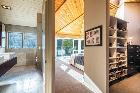 Photo of property in 138-140 Onetaunga Road, Chatswood, Auckland, 0626