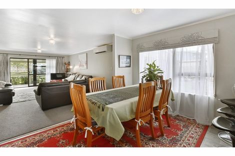 Photo of property in 2/8 Mcinnes Road, Weymouth, Auckland, 2103