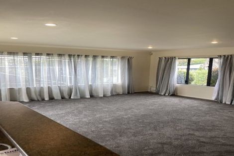 Photo of property in 40 Sunvista Avenue, Oteha, Auckland, 0632
