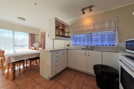 Photo of property in 2a Roys Road, Weymouth, Auckland, 2103