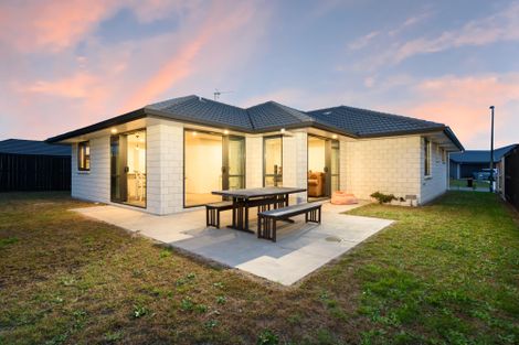 Photo of property in 18 Cupples Street, Papamoa Beach, Papamoa, 3118