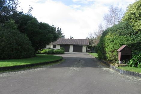 Photo of property in 28 Waicola Drive, Fitzherbert, Palmerston North, 4471