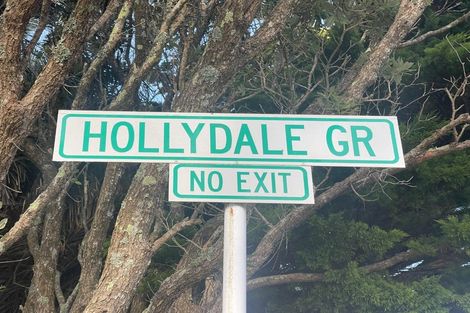 Photo of property in 1 Hollydale Grove, Churton Park, Wellington, 6037