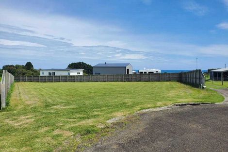Photo of property in 22 Rawinia Place, Te Kaha, 3199