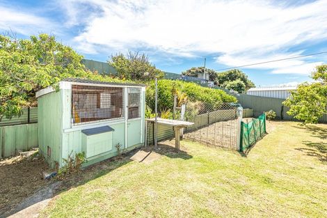 Photo of property in 15 Karaka Street, Castlecliff, Whanganui, 4501