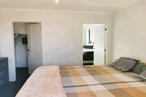 Photo of property in 12 Te Taniwha Road, One Tree Point, 0118