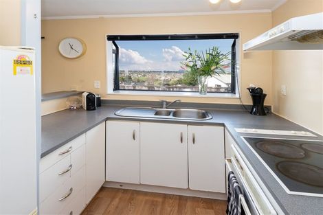 Photo of property in 1/48 Sandgate Avenue, Botany Downs, Auckland, 2010