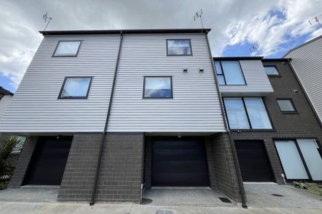 Photo of property in 8/1 Fruitvale Road, New Lynn, Auckland, 0600