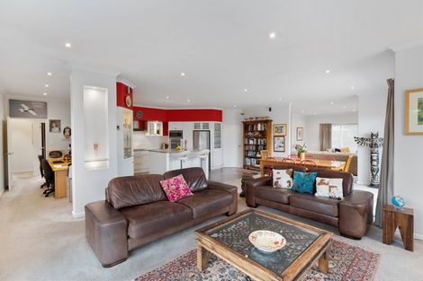 Photo of property in 12 Willowview Drive, Redwood, Christchurch, 8051