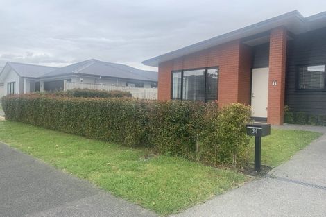 Photo of property in 34 Pepene Avenue, Takanini, 2112