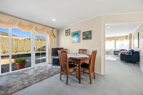 Photo of property in 46 Whiting Grove, West Harbour, Auckland, 0618